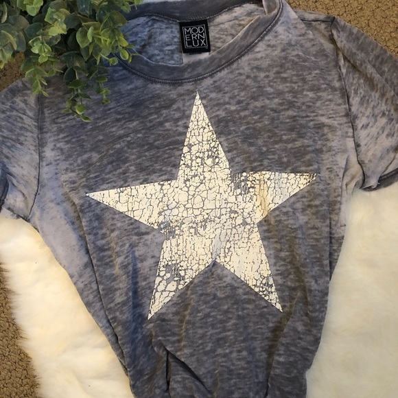 ♥️Modern Lux Distressed Star Tee - Picture 2 of 6